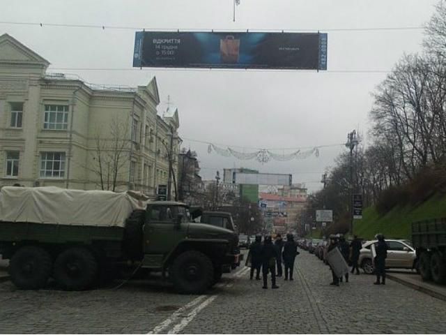Урядовий квартал посилено охороняють (Фото) Урядовий квартал посилено охороняють (Фото)