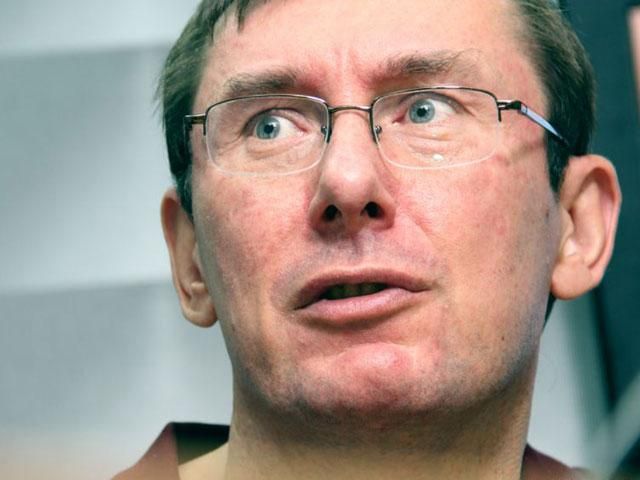 Влада підперта палицями спецназу і закрита телевізором, - Луценко Влада підперта палицями спецназу і закрита телевізором, - Луценко