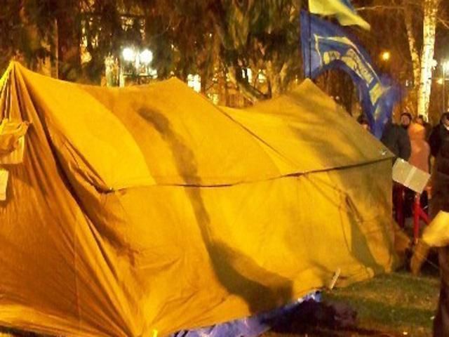 В городке под Киевом разнесли палатку Евромайдана