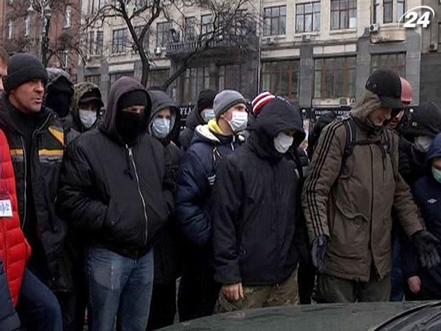 Автомайдан блокировали члены бойцовского клуба