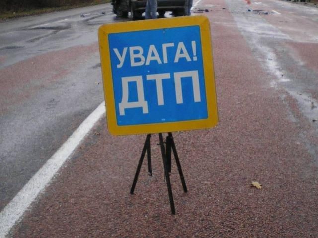 На Харьковщине маршрутка сбила пешеходов: погибла 19-летняя девушка На Харьковщине маршрутка сбила пешеходов: погибла 19-летняя девушка