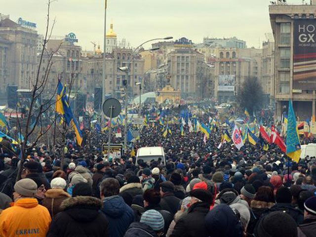  На Майдане продолжается Народное вече 