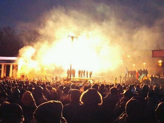 У декількох силовиків загорілося обмундирування У декількох силовиків загорілося обмундирування