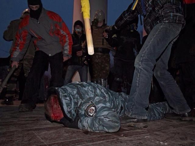 У сутичках постраждало понад 70 правоохоронців, 40 з них госпіталізовані У сутичках постраждало понад 70 правоохоронців, 40 з них госпіталізовані