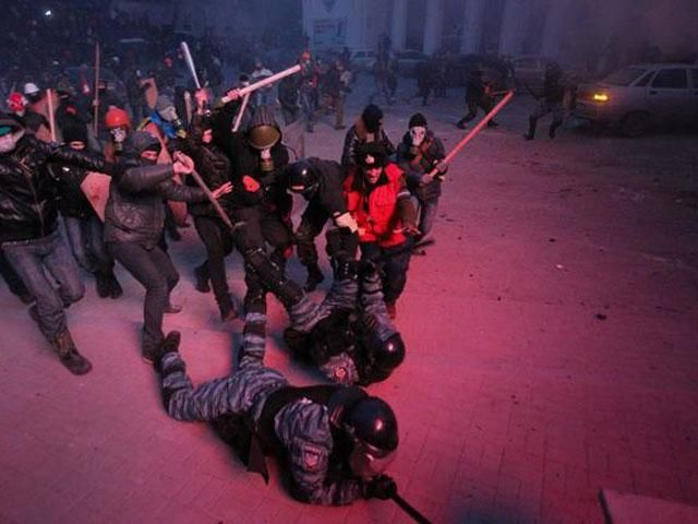Количество пострадавших стражей порядка на Европейской площади выросло до 30, - МВД