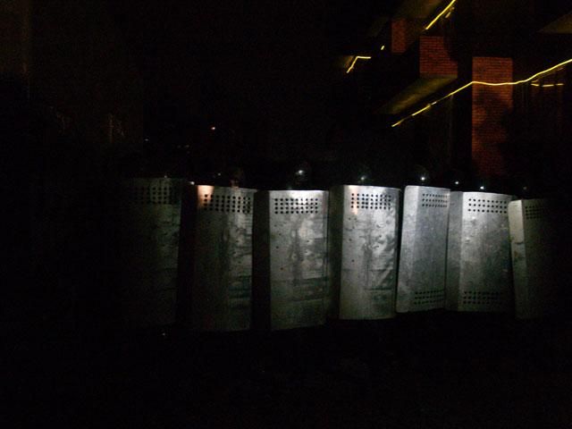 Львів’яни не пускають військових до Києва (Фото) Львів’яни не пускають військових до Києва (Фото)