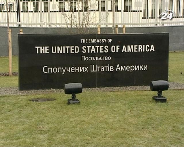 Посольство США также призывает прекратить стычки в Киеве Посольство США также призывает прекратить стычки в Киеве