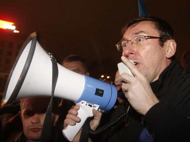 Зараз у Києві вирішується, чи буде у нас вільна Україна, - Луценко Зараз у Києві вирішується, чи буде у нас вільна Україна, - Луценко