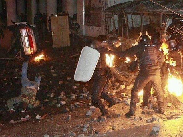 Після зіткнень на Грушевського 4 людини у важкому стані, — КМДА Після зіткнень на Грушевського 4 людини у важкому стані, — КМДА