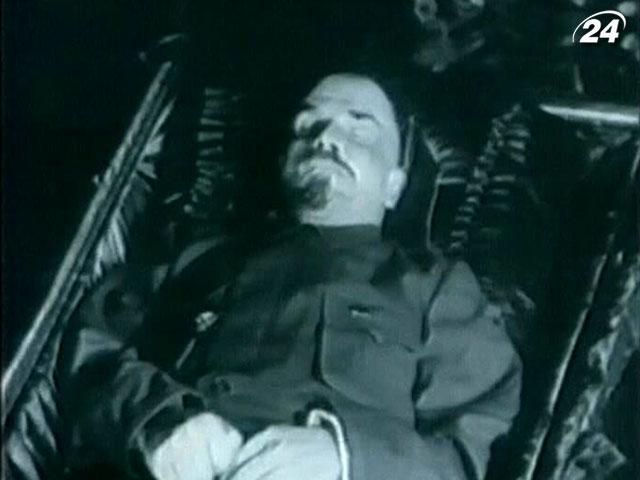 21 січня — смерть Леніна