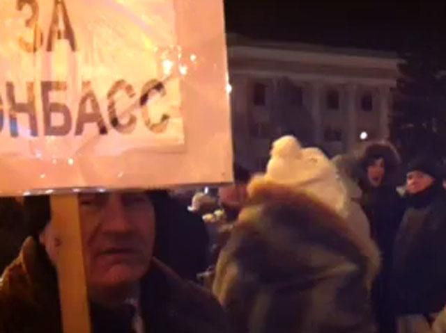 "Боксеры на 5 автобусах" сорвали митинг Евромайдануа в Донецке