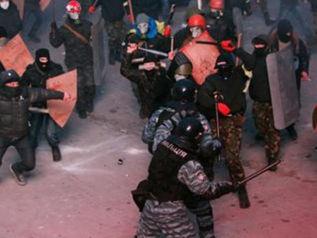 Правоохоронці побили і забрали з собою кількох протестувальників з-під стадіону "Динамо"