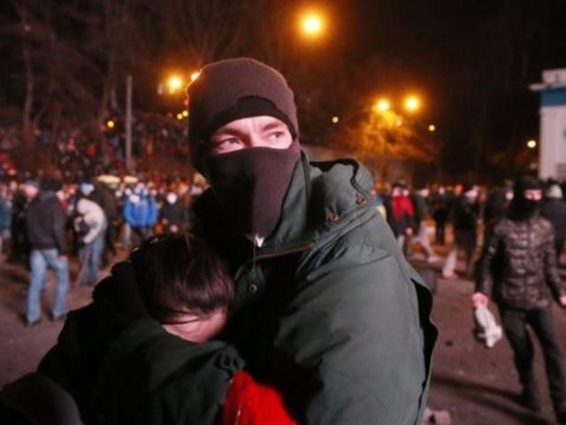 Контрнаступление: "Беркут" на Грушевского отбросили на прежние позиции Контрнаступление: "Беркут" на Грушевского отбросили на прежние позиции