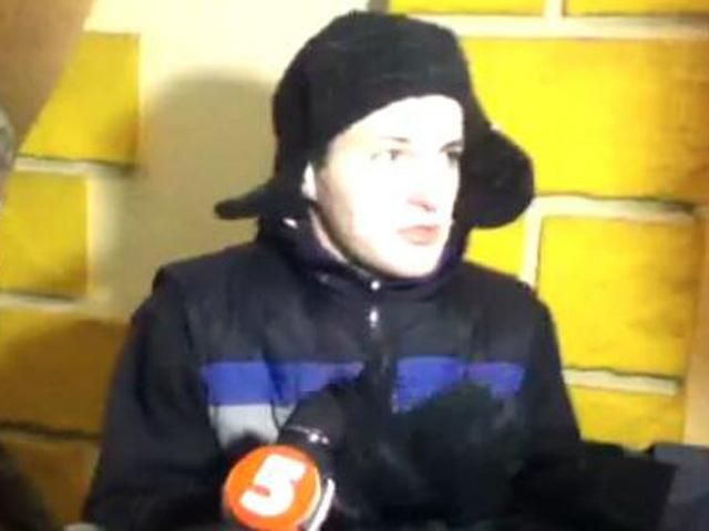 "Тітушки" ховаються у "Сільпо" на Подолі "Тітушки" ховаються у "Сільпо" на Подолі