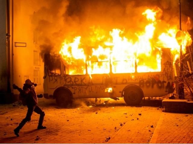 Франція відреагувала на жорстокі сутички у Києві 