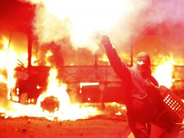 Відеохроніка боїв на Грушевського Відеохроніка боїв на Грушевського