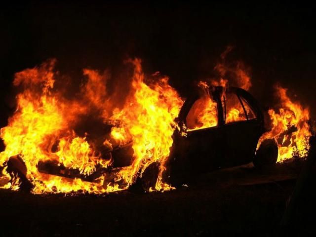 У Харкові невідомі спалили автомобіль опозиціонера 