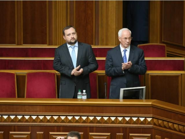 Азаров летит в Давос без Арбузова Азаров летит в Давос без Арбузова