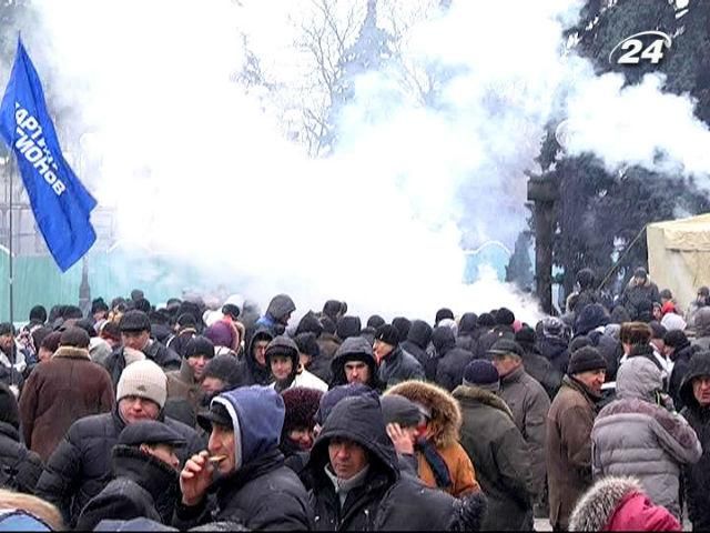 Антимайдан повернувся: зараз пікетують за єднання Антимайдан повернувся: зараз пікетують за єднання