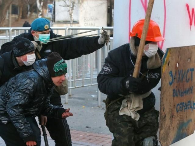 Оружие милиции и активистов на Грушевского (Фото)