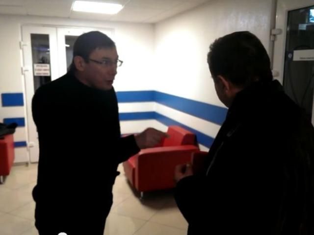 Ви мені не колега. Ви фашист, — Луценко розізлився на регіонала (Відео) Ви мені не колега. Ви фашист, — Луценко розізлився на регіонала (Відео)