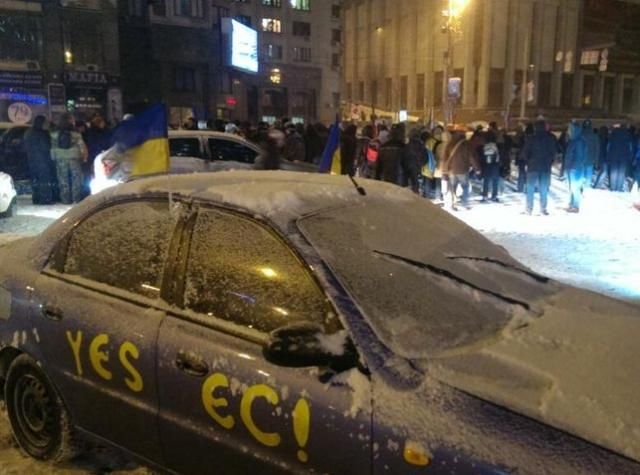 На Европейской площади собираются желающие патрулировать ночной Киев (Фото)