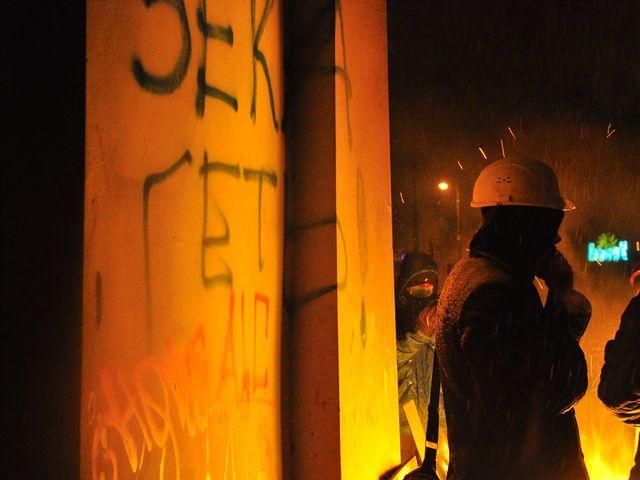 На Грушевского запустили водомет. Протестующие активизировались На Грушевского запустили водомет. Протестующие активизировались