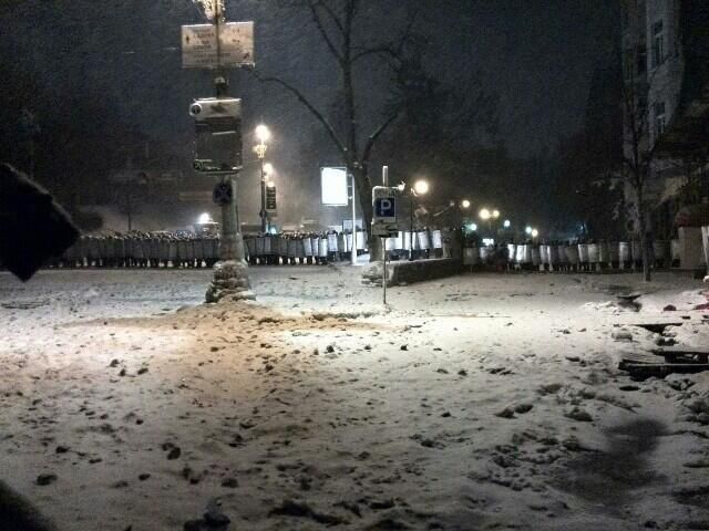 Силовиков на Грушевского атаковали фейерверками Силовиков на Грушевского атаковали фейерверками