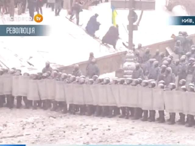 Митингующие на Грушевского ушли в контрнаступление Митингующие на Грушевского ушли в контрнаступление