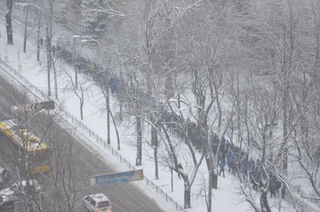 На Печерську — тисячі "тітушок", — Геращенко (Фото) На Печерську — тисячі "тітушок", — Геращенко (Фото)