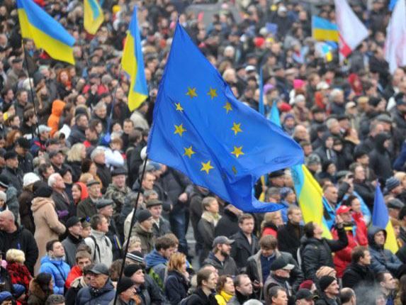 Оппозиция просит женщин и детей вечером не приходить на Майдан Оппозиция просит женщин и детей вечером не приходить на Майдан