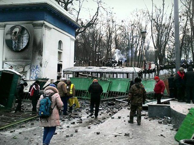 Головлікар: Чоловік, який впав із колонади стадіону "Динамо", — живий