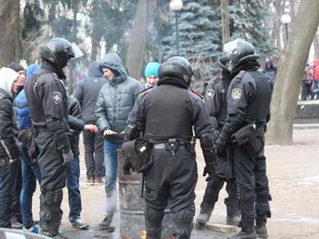 Антимайдан та парламент евакуйовують (Фото) - 22 січня 2014 - Телеканал новин 24 Антимайдан та парламент евакуйовують (Фото) - 22 січня 2014 - Телеканал новин 24