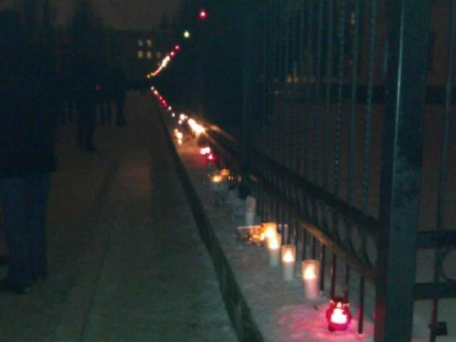 Львів’яни запалили свічки в пам’ять вбитих активістів (Фото)