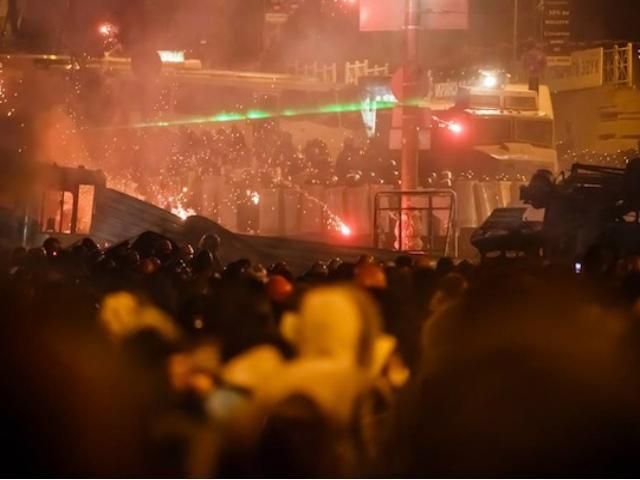 Заарештували ще 3 підозрюваних у масових заворушеннях у Києві Заарештували ще 3 підозрюваних у масових заворушеннях у Києві