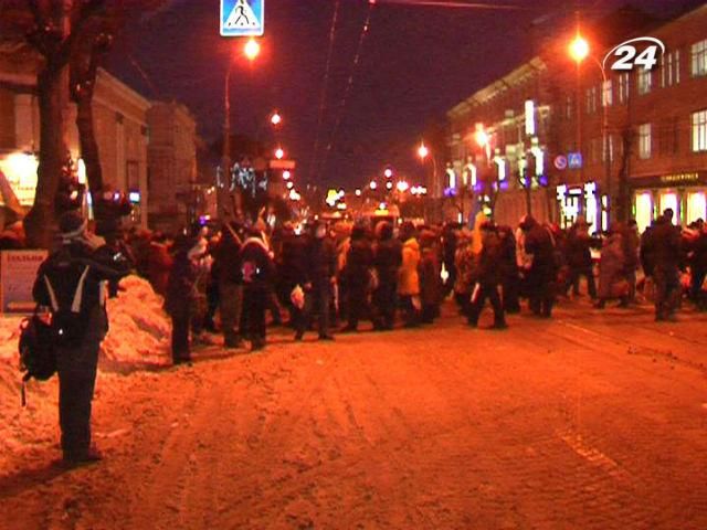 У Вінниці активісти перекрили центральну вулицю міста та заблокували ОДА