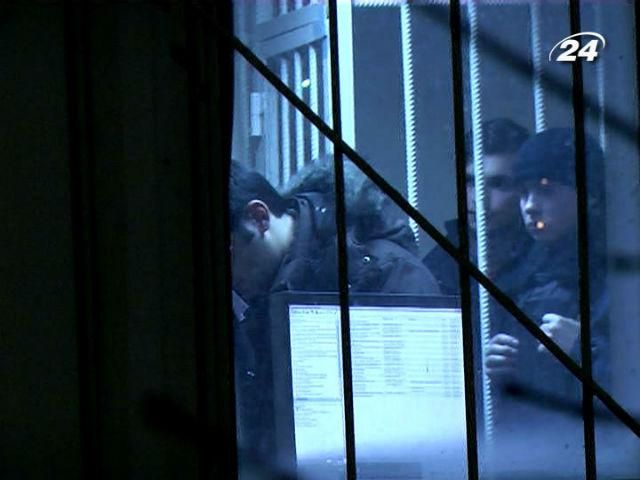 Под домашний арест суд отпустил 3 студентов, задержанных за беспорядки на Грушевского