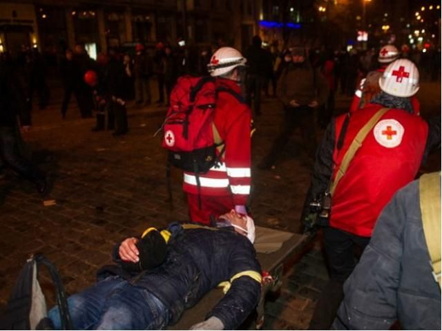 Медики сообщили о 10-ти пострадавших от пуль на Грушевского