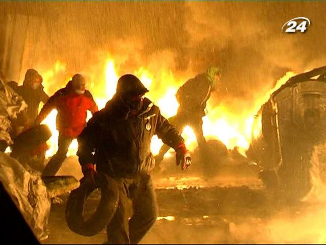 На Грушевського продовжують готуватись до атаки: вже звели нові барикади На Грушевського продовжують готуватись до атаки: вже звели нові барикади