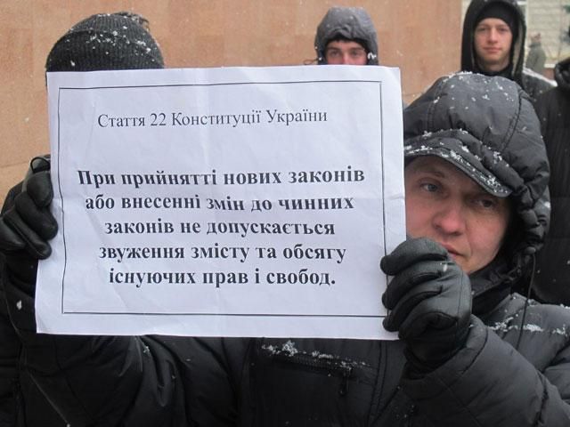 В Ивано-Франковске и Житомире также пикетируют ОГА (Фото.Видео) В Ивано-Франковске и Житомире также пикетируют ОГА (Фото.Видео)