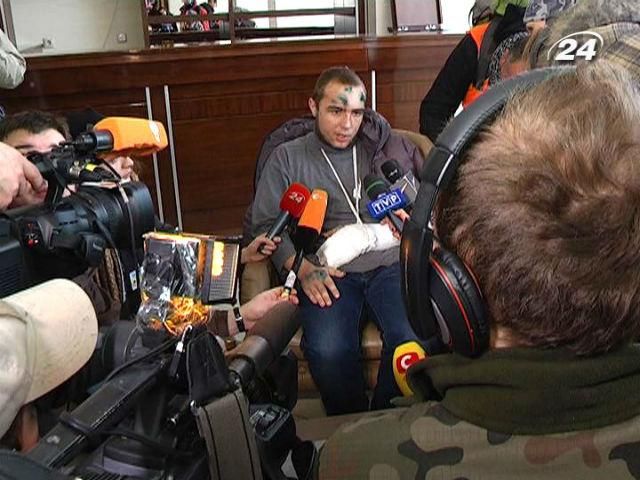 Побитий "беркутівцями" неповнолітній активіст судитиметься з силовиками Побитий "беркутівцями" неповнолітній активіст судитиметься з силовиками