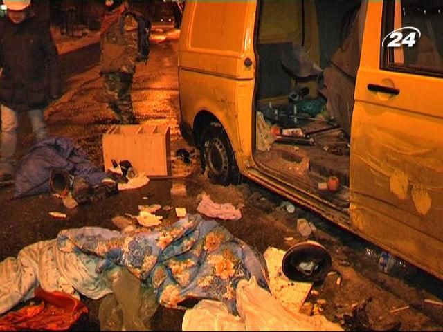 Похищенные ночью Автомайдановцы в отделениях и требуют медпомощи Похищенные ночью Автомайдановцы в отделениях и требуют медпомощи