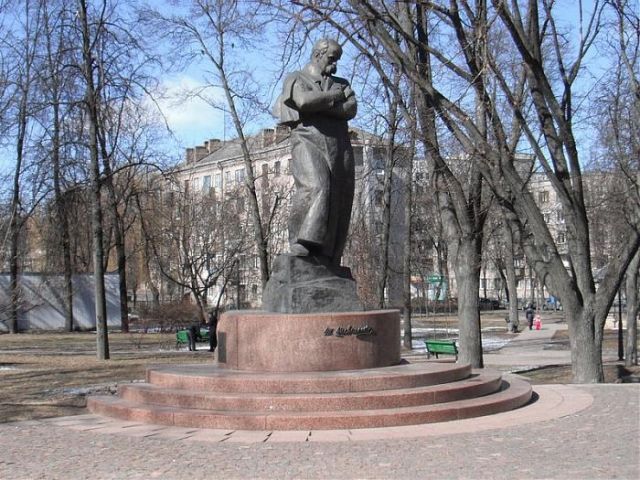 В Минске возле посольства Украины задержали 12 человек В Минске возле посольства Украины задержали 12 человек