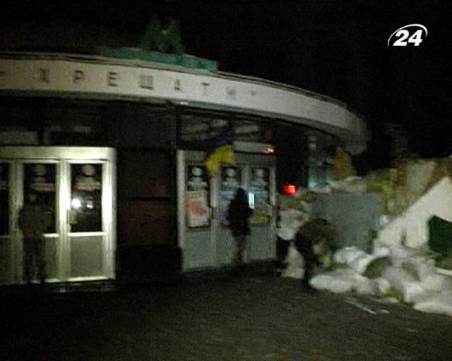 Майдан розширив кордони: нові барикади з’явились на Інститутській та Ольгинській Майдан розширив кордони: нові барикади з’явились на Інститутській та Ольгинській