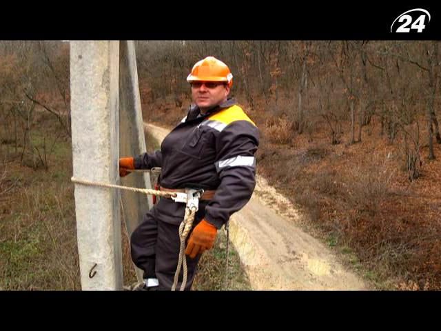 Профессионалы. Электромонтер оперативно-выездной бригады Профессионалы. Электромонтер оперативно-выездной бригады