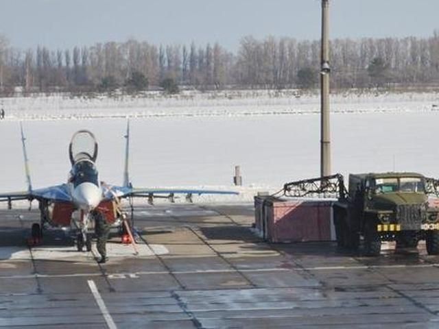 В Василькове развернут армейский палаточный городок, сел транспортный самолет, - Бригинец В Василькове развернут армейский палаточный городок, сел транспортный самолет, - Бригинец