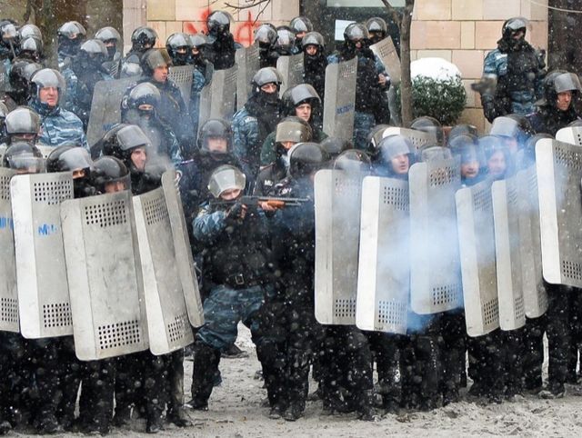 Якщо не вийде по-хорошому, застосуємо всі законні методи, – Янукович про протистояння Якщо не вийде по-хорошому, застосуємо всі законні методи, – Янукович про протистояння