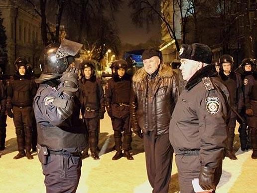 Бійці внутрішніх Військ отримали нагороди "за самовіддану і чесну службу" (Фото) Бійці внутрішніх Військ отримали нагороди "за самовіддану і чесну службу" (Фото)