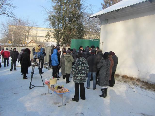 Львівські лікарі побоюються, що вночі можуть прорвати їхню блокаду і вивезти "Грифон"