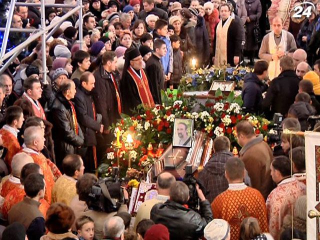 На похороны Юрия Вербицкого собрались тысячи неравнодушных львовян